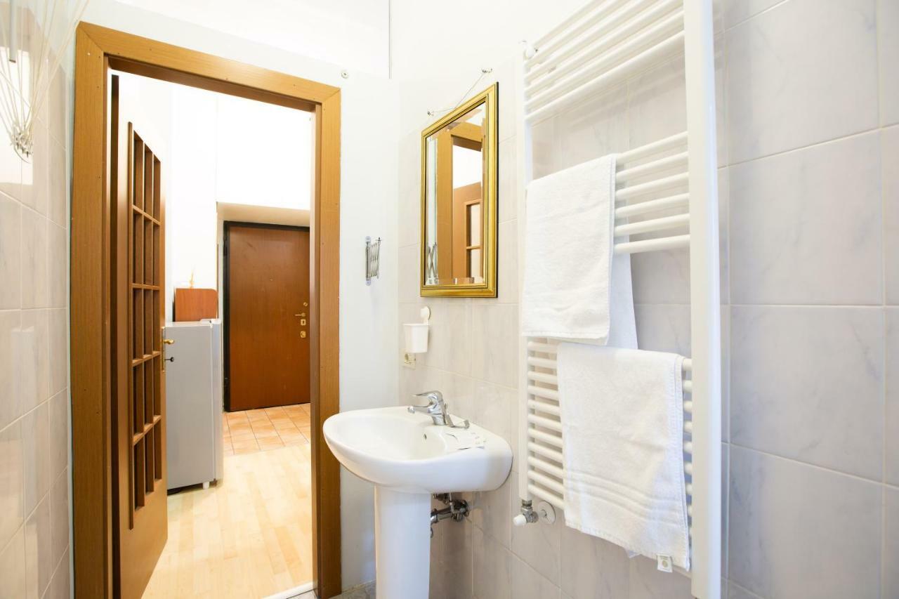 Apartment Veniero 12 Milan Bagian luar foto